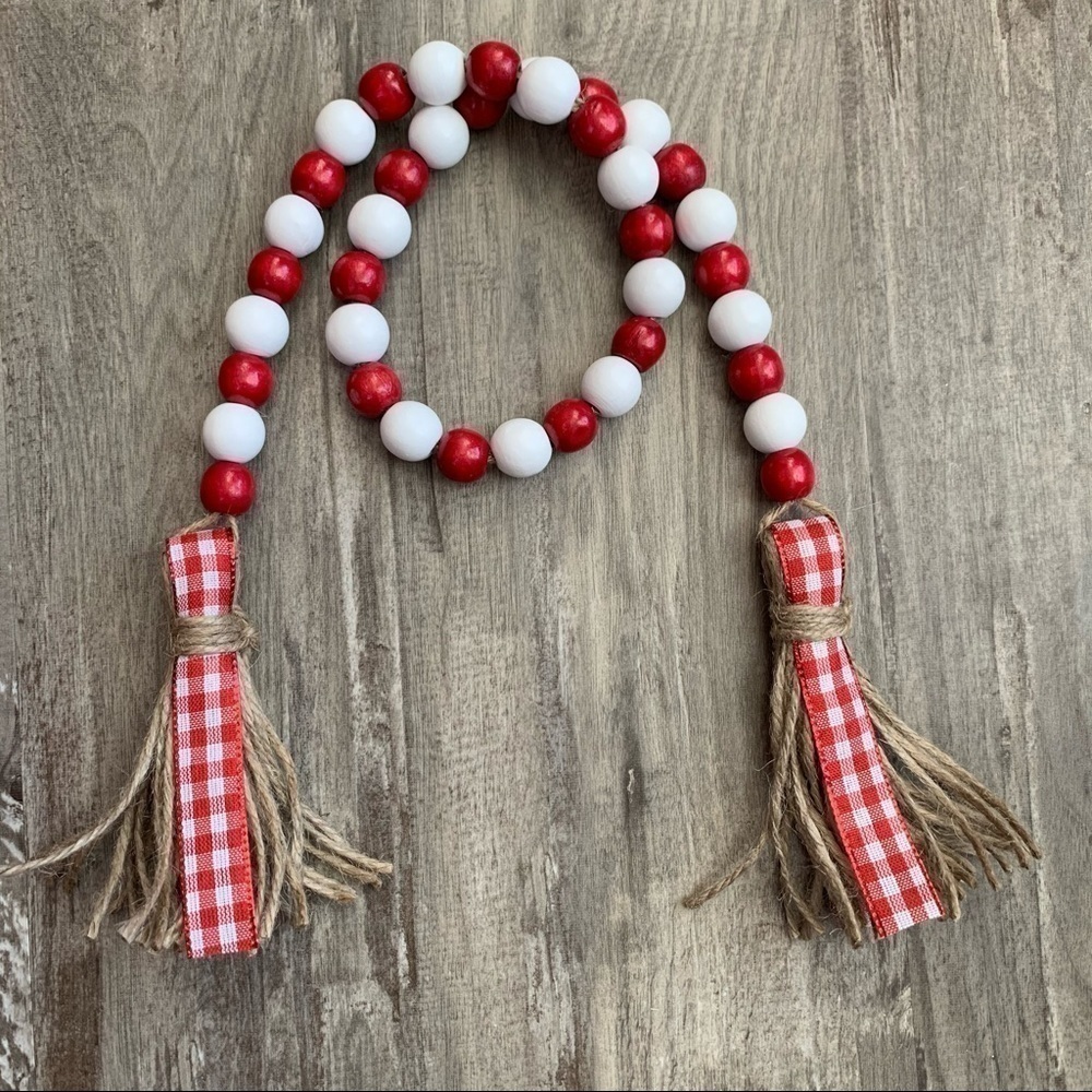 Red White Wood Bead Garland 28” Picnic Plaid Gingham Tiered Tray Decor Home